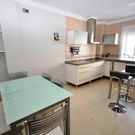 Apartamento Espacioso En Conil: 3 Habitaciones, Wi-fi Gratis Y Cerca De La Playa - Es-180-100 Conil De La Frontera
