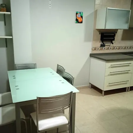 Apartment Apartamento Espacioso En Conil: 3 Habitaciones, Wi-fi Gratis Y Cerca De La Playa - Es-180-100 *