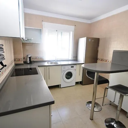 Apartamento Espacioso En Conil: 3 Habitaciones, Wi-fi Gratis Y Cerca De La Playa - Es-180-100 Apartment *