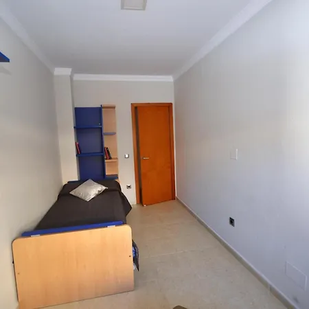 Apartamento Espacioso En Conil: 3 Habitaciones, Wi-fi Gratis Y Cerca De La Playa - Es-180-100 Apartment *