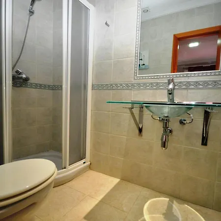 Apartment Apartamento Espacioso En Conil: 3 Habitaciones, Wi-fi Gratis Y Cerca De La Playa - Es-180-100 *