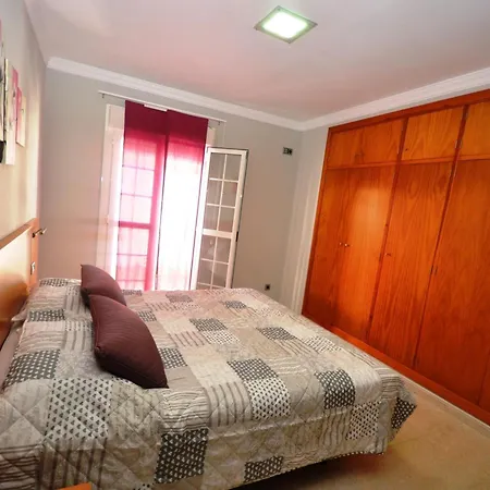 Apartment Apartamento Espacioso En Conil: 3 Habitaciones, Wi-fi Gratis Y Cerca De La Playa - Es-180-100 *