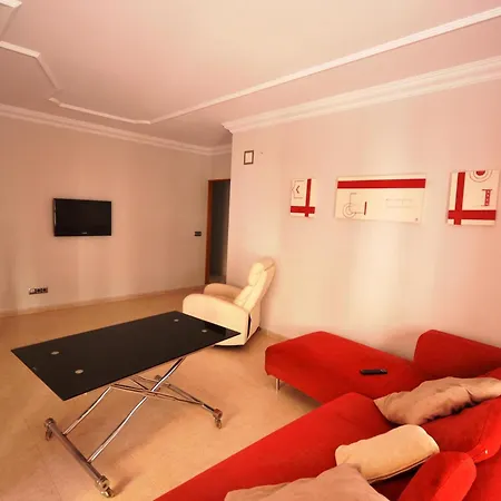 Apartamento Espacioso En Conil: 3 Habitaciones, Wi-fi Gratis Y Cerca De La Playa - Es-180-100 *