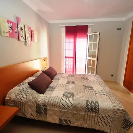 Apartamento Espacioso En Conil: 3 Habitaciones, Wi-fi Gratis Y Cerca De La Playa - Es-180-100 Apartment